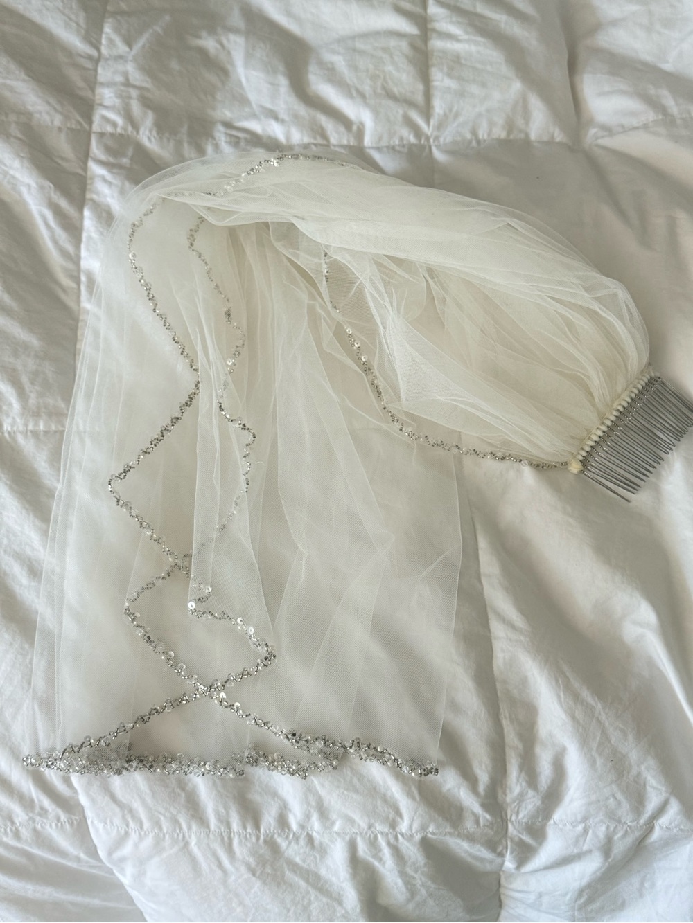 Bridal Veil with Rhinestone Trim - light ivory White